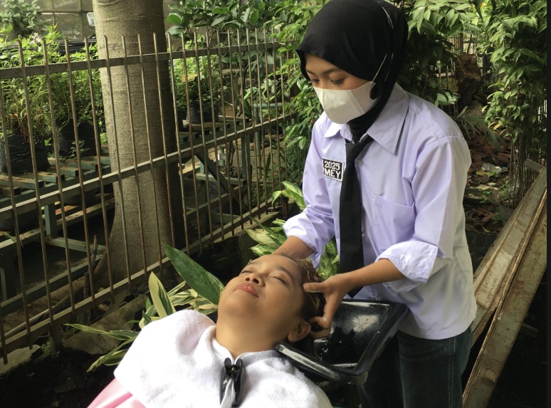Turun Gunung, Peserta Didik PKK LKP Mey Siap Kerja di Industri Kecantikan